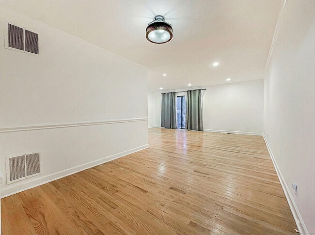 Building Photo - 202 Soundview Ave