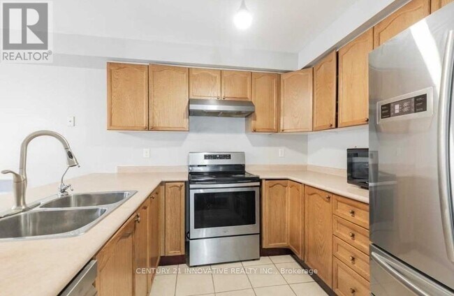 Building Photo - 1640 Sarasota Crescent