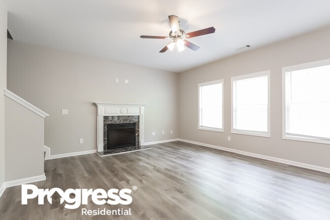 Building Photo - 841 Walnut Woods Dr