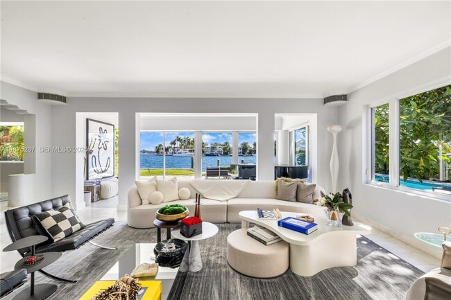 Building Photo - 625 E Dilido Dr