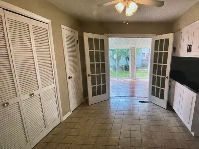 Foto del edificio - 1119 Crest Ln