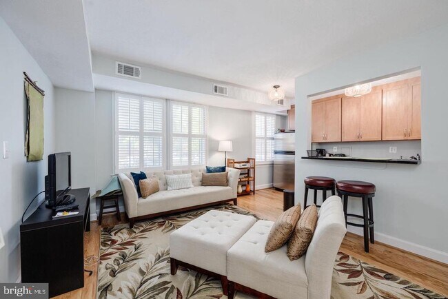 Foto del edificio - 600 Bashford Ln