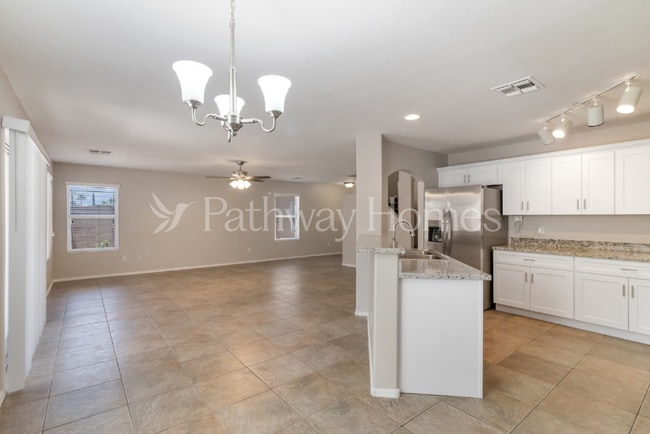 Building Photo - 31420 N Shale Dr