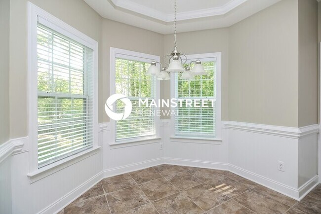 Foto del edificio - 4 Bedroom Pet-Friendly Home in Greensboro, NC with Main Street Renewal