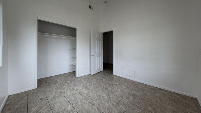 Foto del edificio - 7216 Yates St