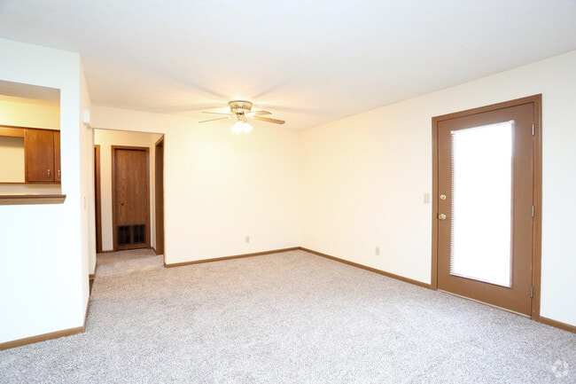 1BR, 1BA - 900SF - Dining Area - Kingsfield Luxury Apartments
