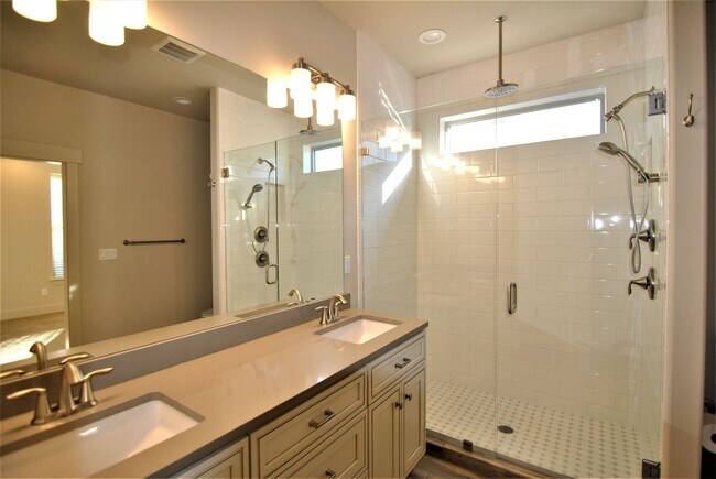 Foto del edificio - 1704/1706 Danny Boy Lane Duplex