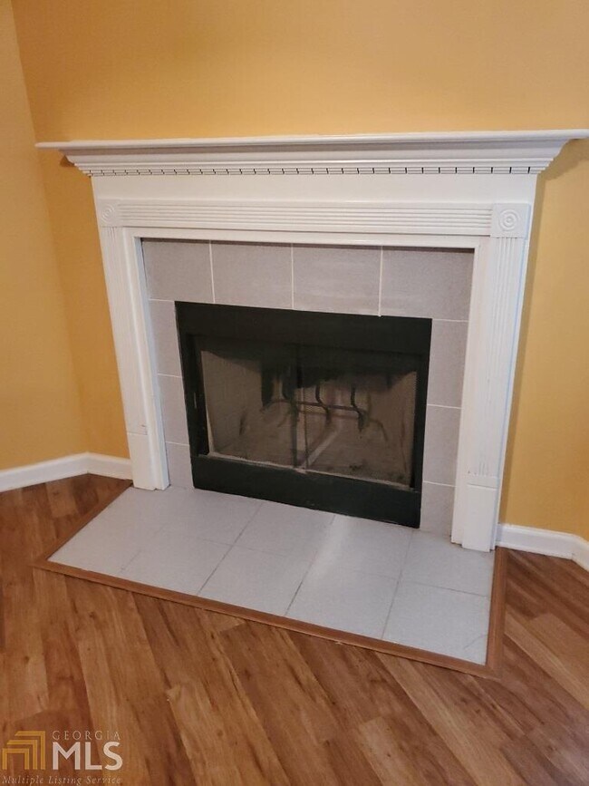Building Photo - 1414 Willow Dr
