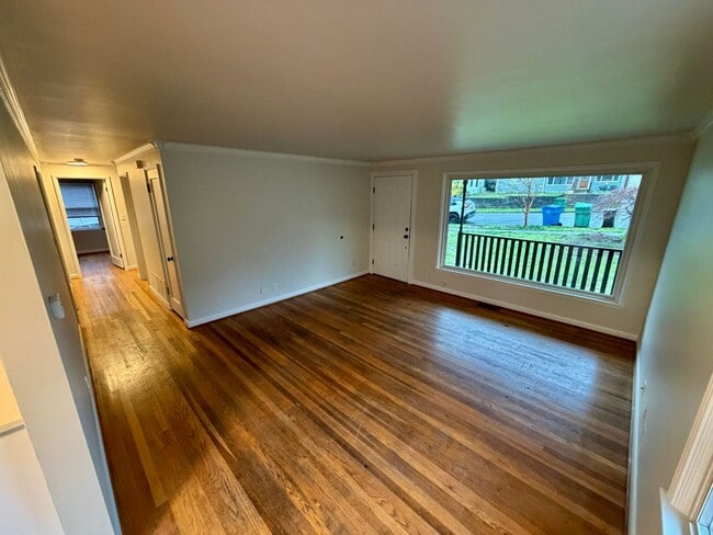 Foto del edificio - 323 NE 158th St