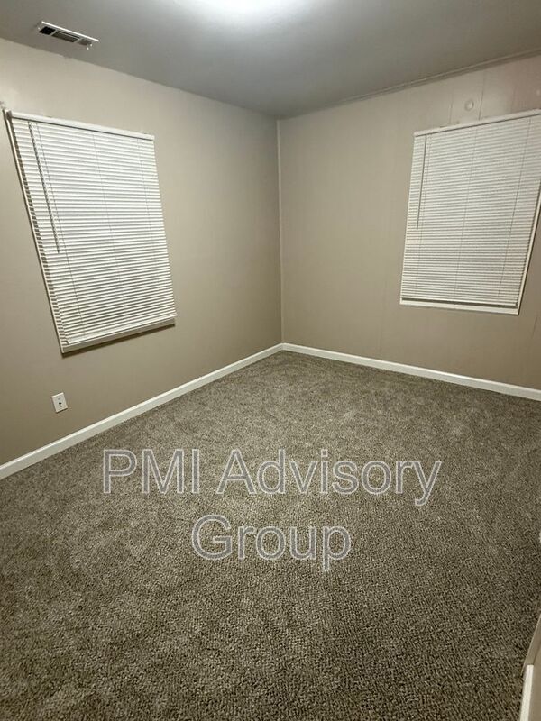 Foto del edificio - 3365 SE Girard St