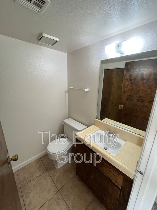 Foto del edificio - 1041 Stonegate Cove Dr