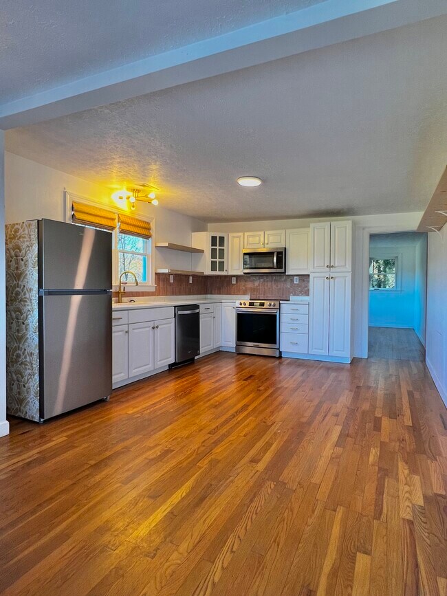 Foto del edificio - 125 Berry Mountain Rd