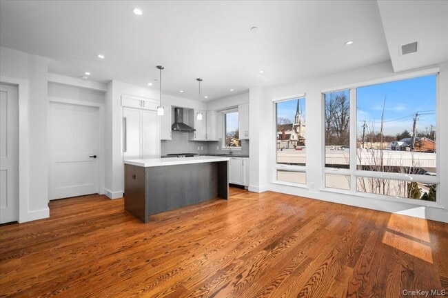 Foto del edificio - 422 E Boston Post Rd