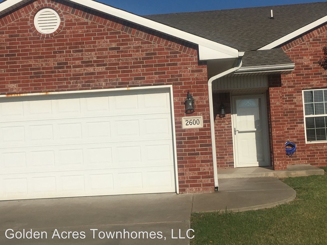 Primary Photo - 3 br, 2 bath House - 2600 N. Leo