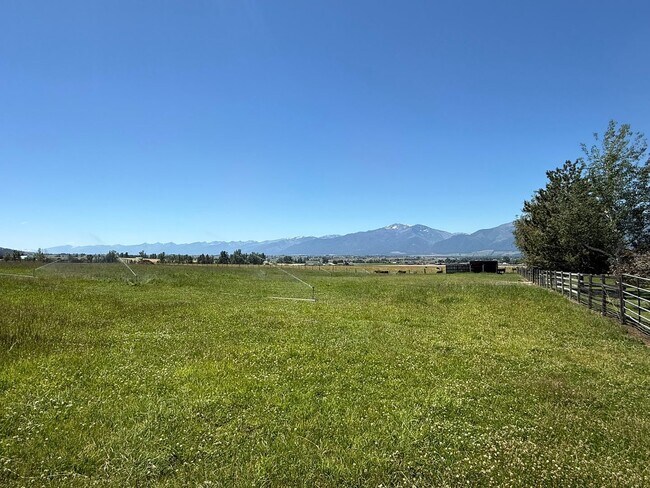 Foto del edificio - 1206 Ambrose Creek Rd