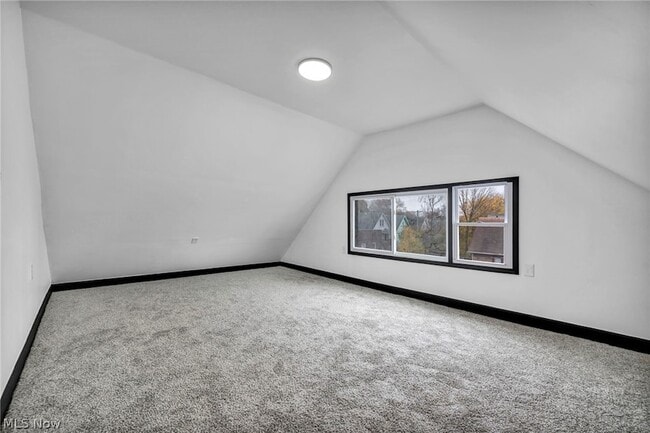 Building Photo - 12001 Oakview Ave