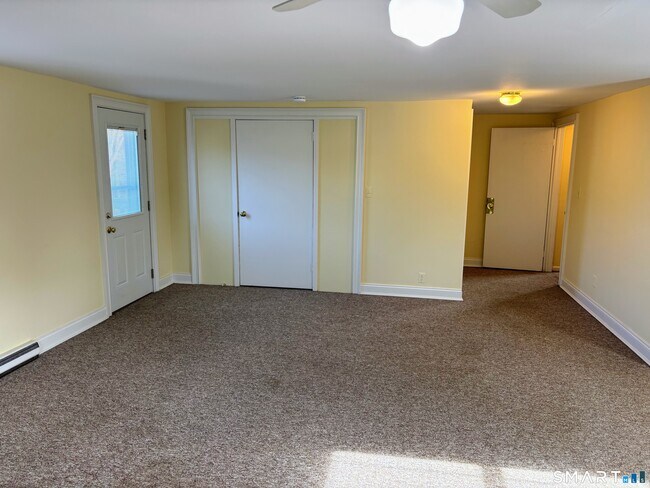 Foto del edificio - 8 Lewis Ave