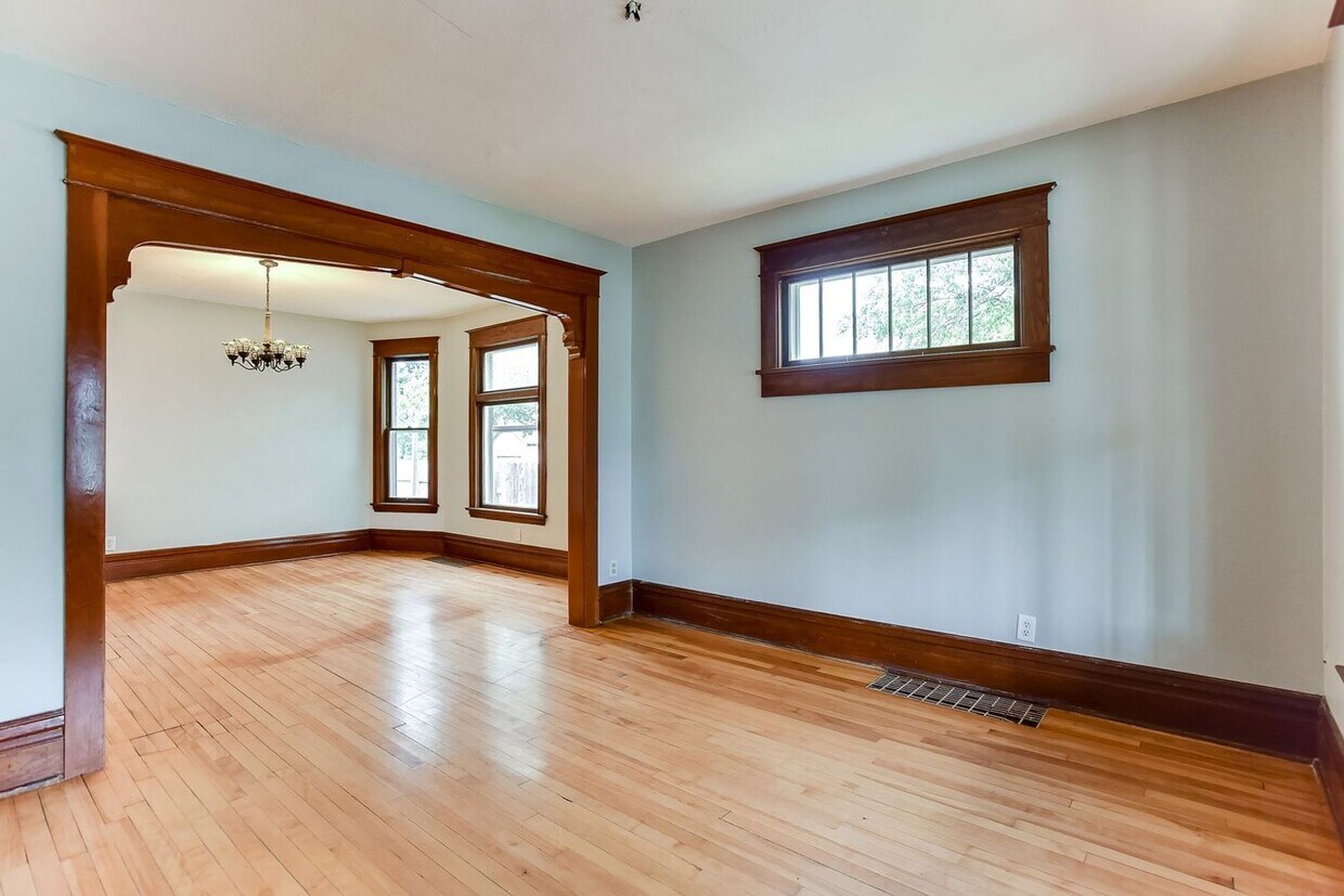 Primary Photo - Renovated 3 Bedroom 2 bathroom house. Supe...