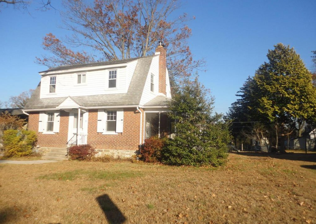 Building Photo - 23 Saxer Ave