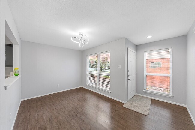 Foto del edificio - 6738 Eastridge Dr