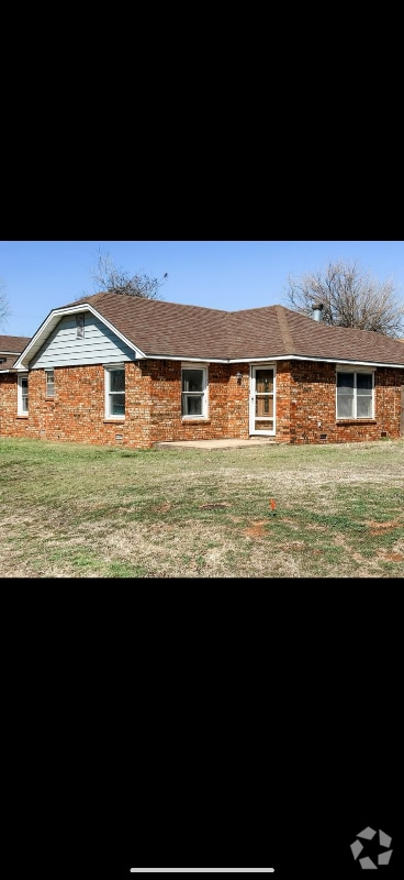 Building Photo - 203 N 4th
