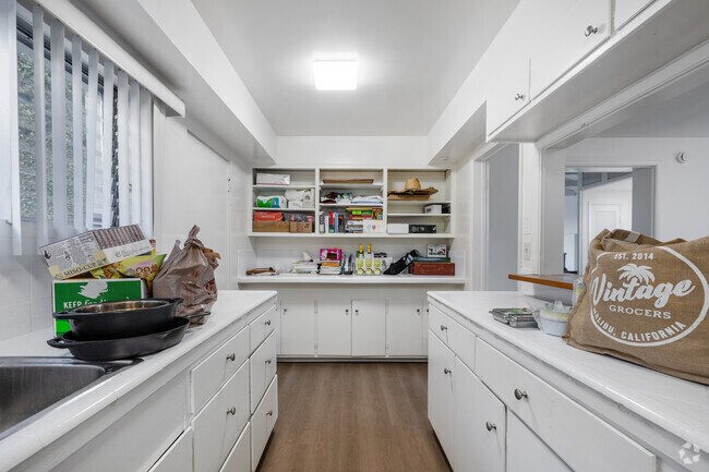 2BD, 2BA - 1,477SF - Kitchen - Lido Apartments - 8412 Franklin Ave