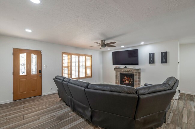 Building Photo - Step into this beautifully remodeled home ...