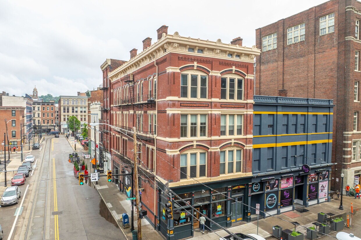 Primary Photo - 1126 Walnut St