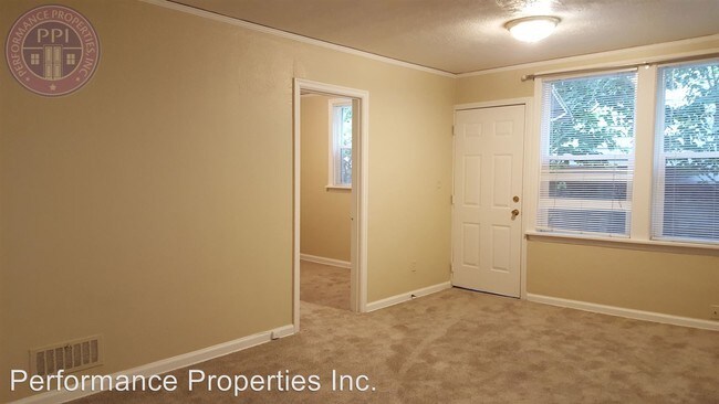 Building Photo - 7320-7326-7326 SE Milwaukie Ave