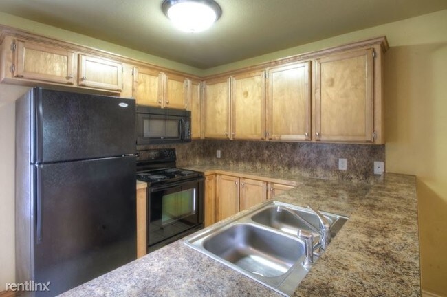 Foto del edificio - 3 br, 2 bath Apartment - 1229 e 18th St.