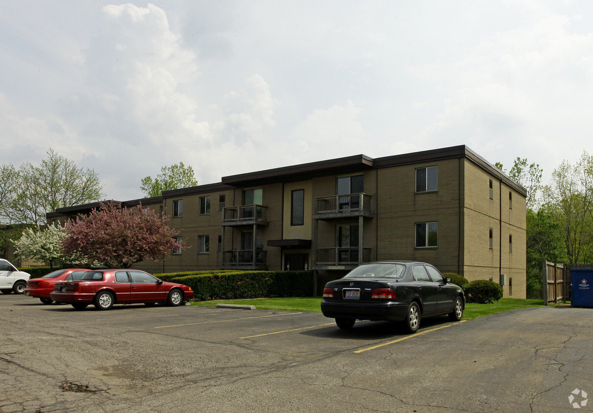 Building Photo - Commodore Arms Apartments
