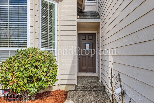 Building Photo - Bright and Cheerful Home in Desirable Beth...