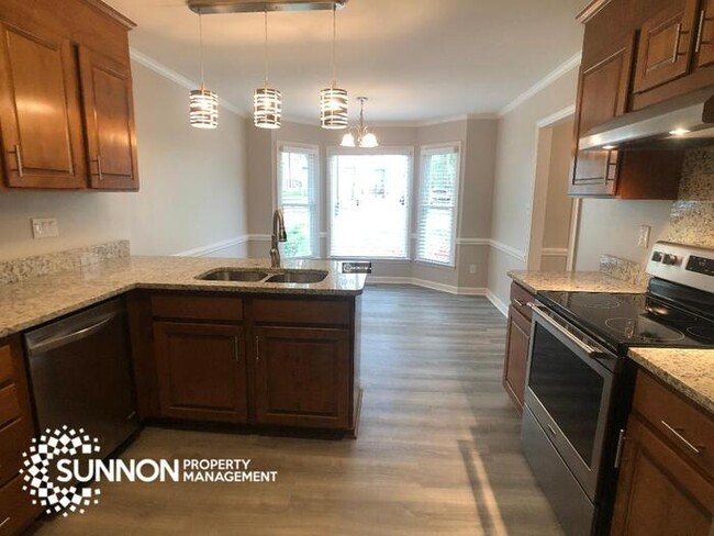 Foto del edificio - Completely Renovated 3 BR with Huge Yard