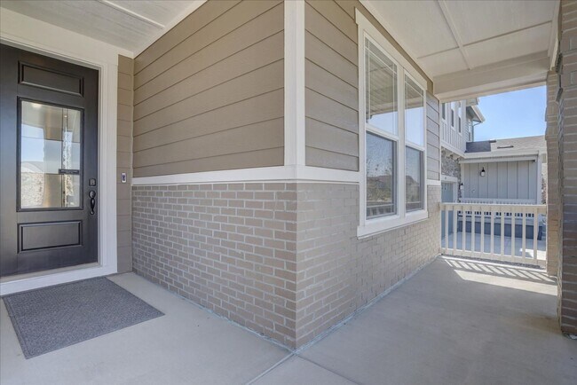 Foto del edificio - Furnished 5Bed/4Bath built 2022!