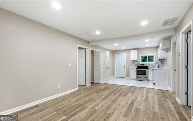 Building Photo - 2502 Park Dr