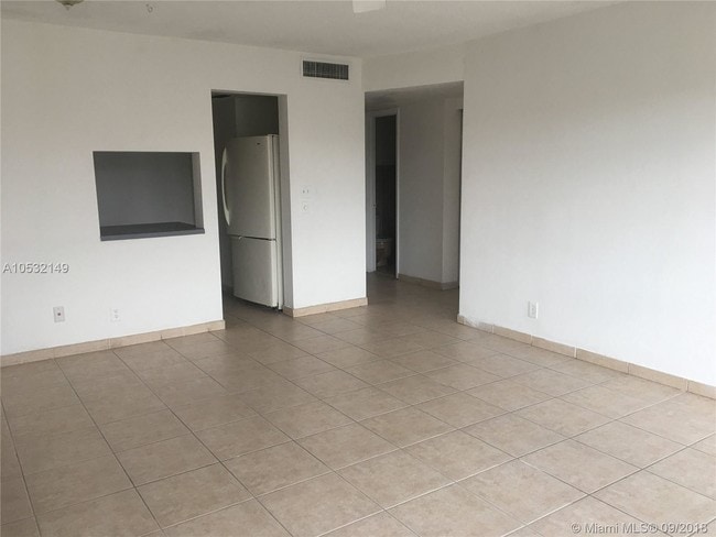 Building Photo - 1400 NE 169th St