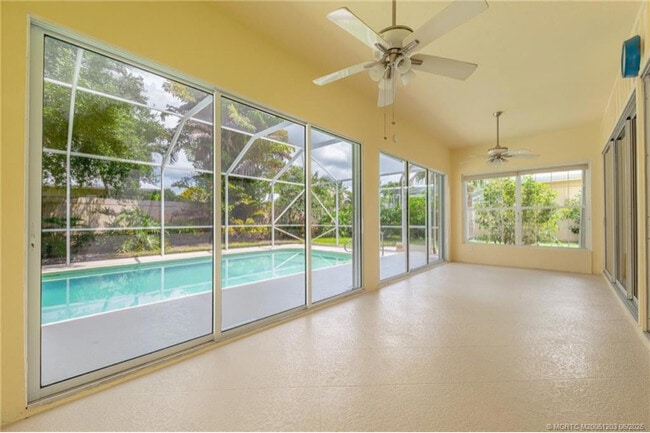 Building Photo - 2102 SW Mayflower Dr