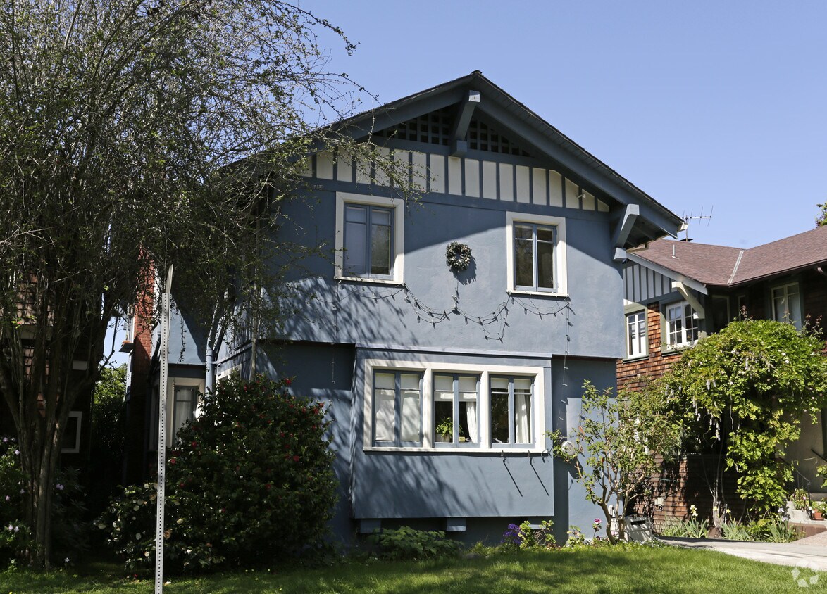 Building Photo - 3020 Benvenue Ave