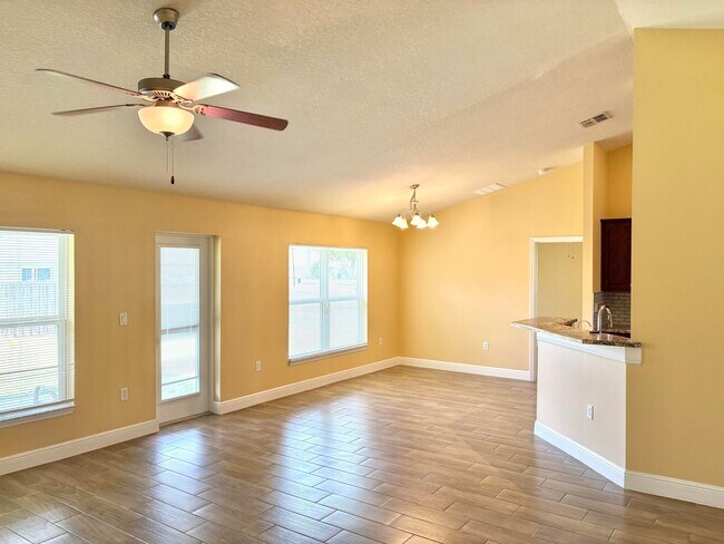 Foto del edificio - 213 SW Starfish Ave