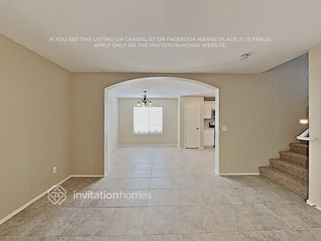Building Photo - 2467 E Vermont Dr