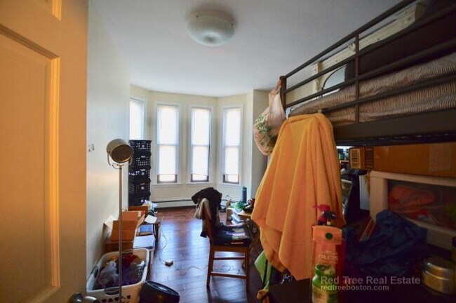 Building Photo - 4 bedroom in Boston MA 02128