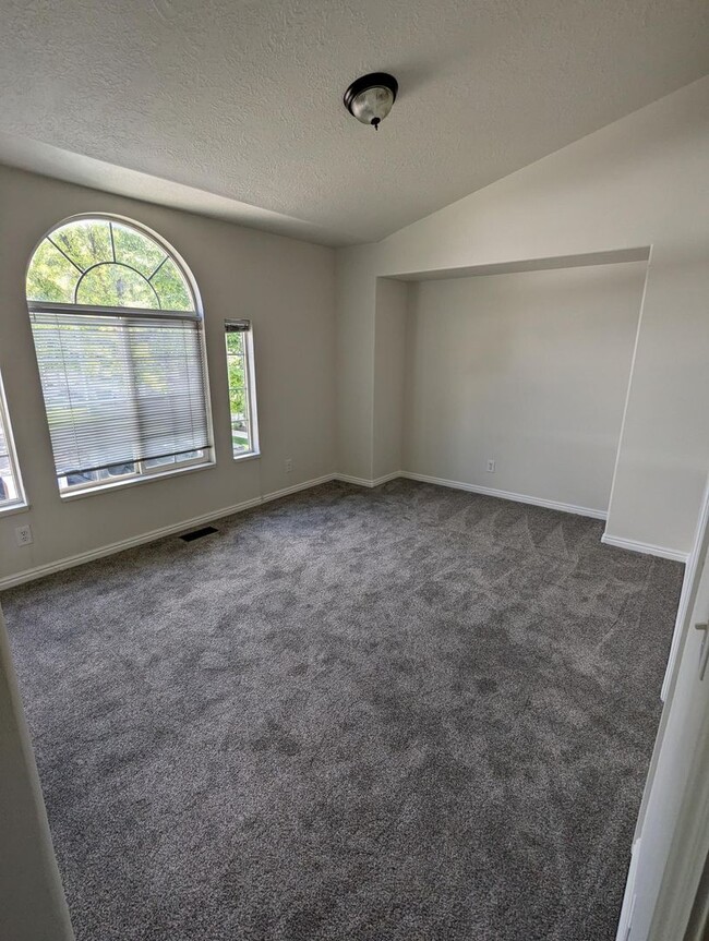 Foto del edificio - Comfy Spanish Fork Townhome (End Unit)