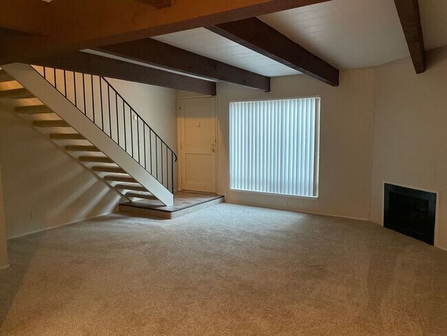 Building Photo - Great Midtown Location! Charming and Spaci...