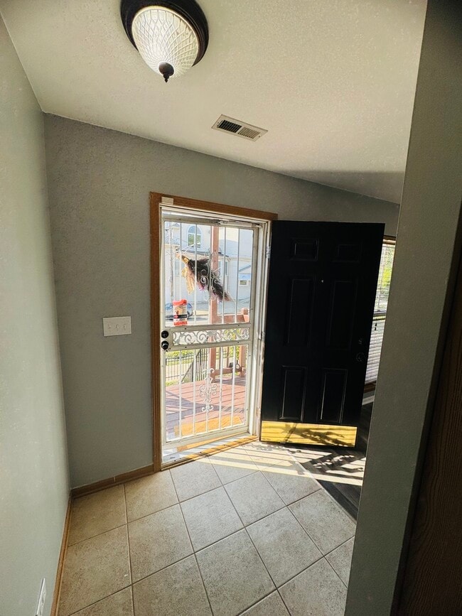 Foto del edificio - 7853 S Normal Ave