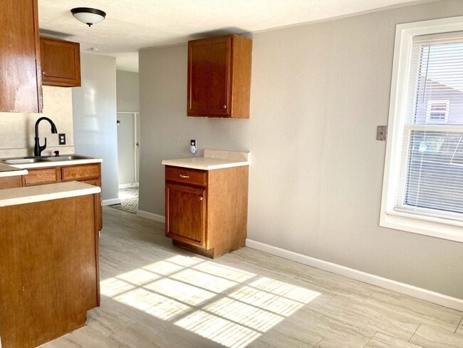 Building Photo - Single Family Home for Rent in Dodge City