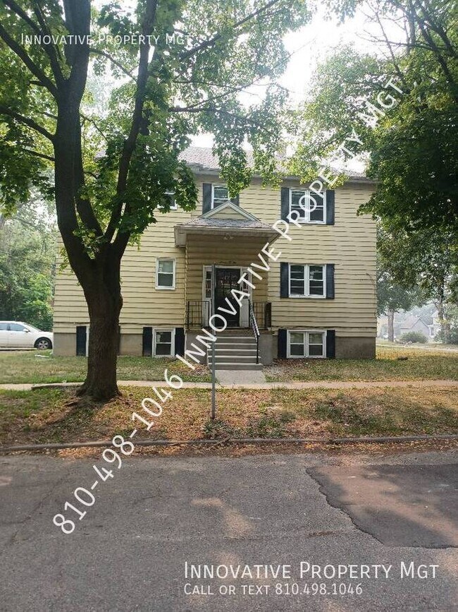 Building Photo - 702 Thomson St
