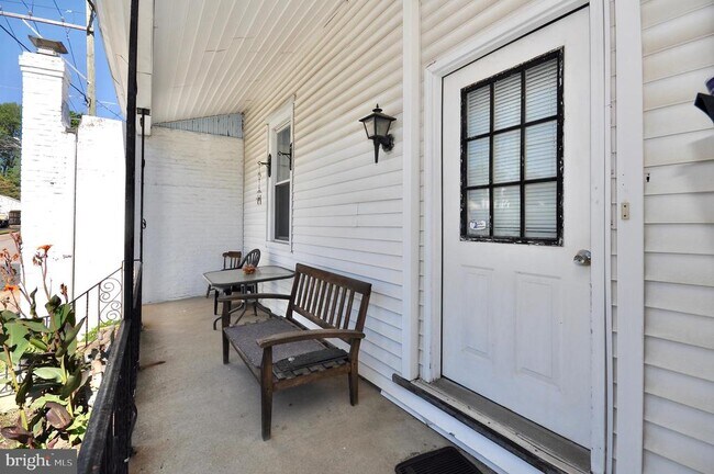 Building Photo - 223 Ryers Ave