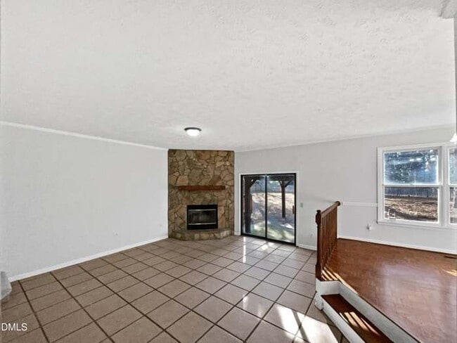 Building Photo - 1295 Arailia Dr