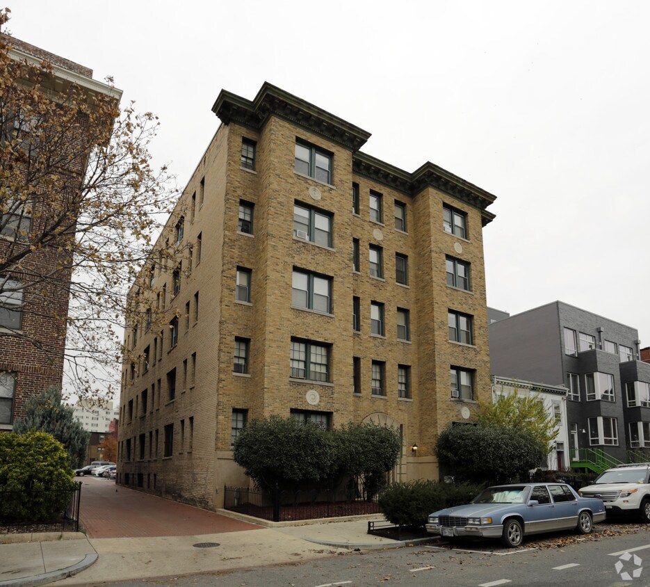 Foto principal - 1216 10th St NW