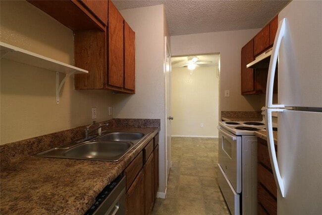 Building Photo - 1616 Windsong Ln